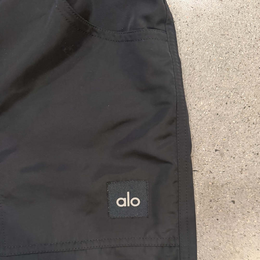 ALO Yoga Black Wide-Leg Cargo Pants - Picture 5 of 5